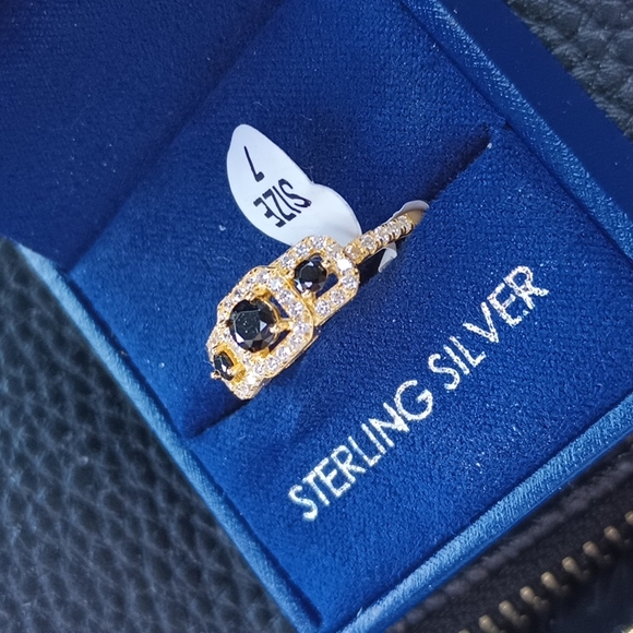 Woman's ring - Picture 2 of 3